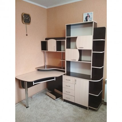 Стіл комп'ютерний